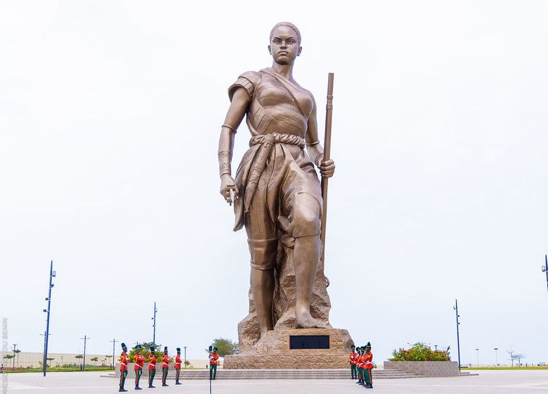 Statue de l'Amazone, Esplanade des Amazones, Cotonou